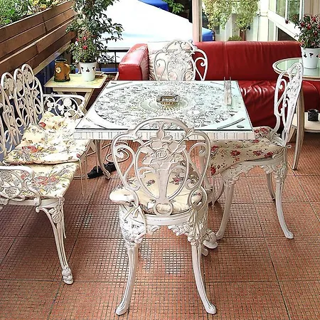 Blanche & Garden Pool Hotel 3*