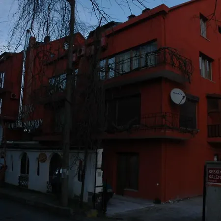 Blanche & Garden Pool