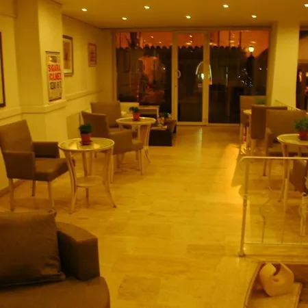 Hotel Blanche & Garden Pool 3*