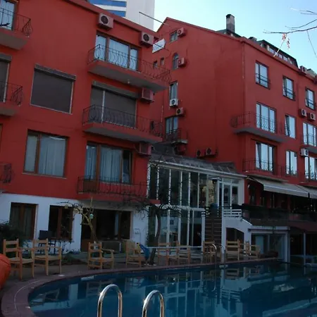 Blanche & Garden Pool