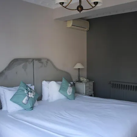 Blanche & Garden Pool