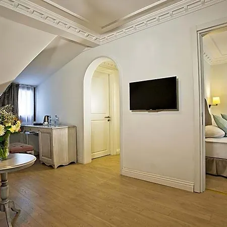 Blanche & Garden Pool Hotel 3*