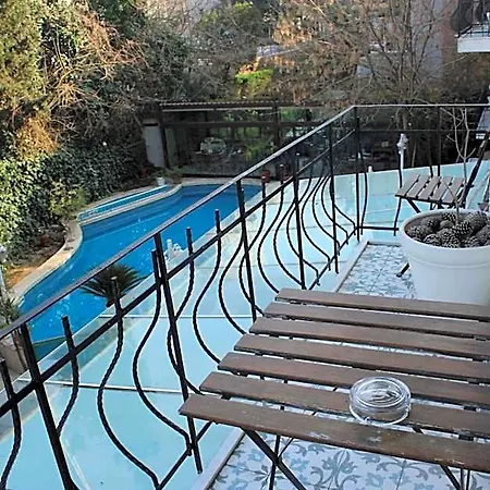 Blanche & Garden Pool