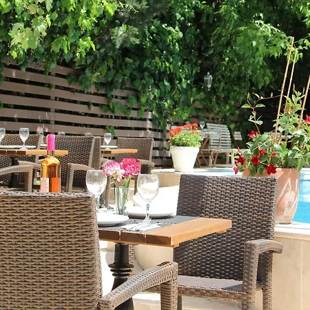 Hotel Blanche & Garden Pool