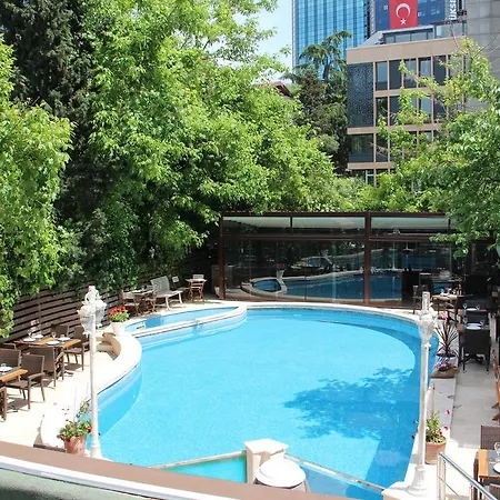 Blanche & Garden Pool