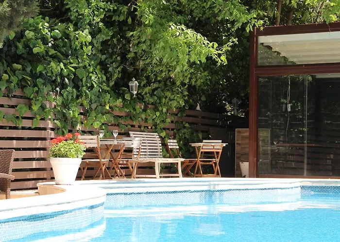 Blanche & Garden Pool 3*