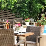 Hotel Blanche & Garden Pool