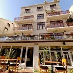 Blanche & Garden Pool Hotel