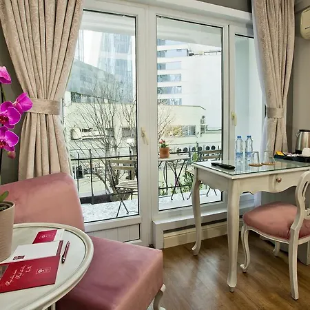 Blanche & Garden Pool 3*